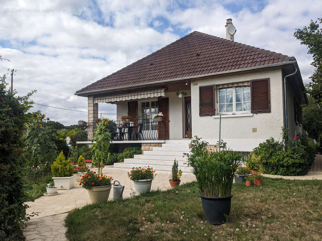 Maison à VARENNES-VAUZELLES