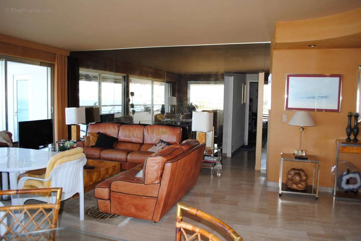 Appartement à VILLENEUVE-LOUBET