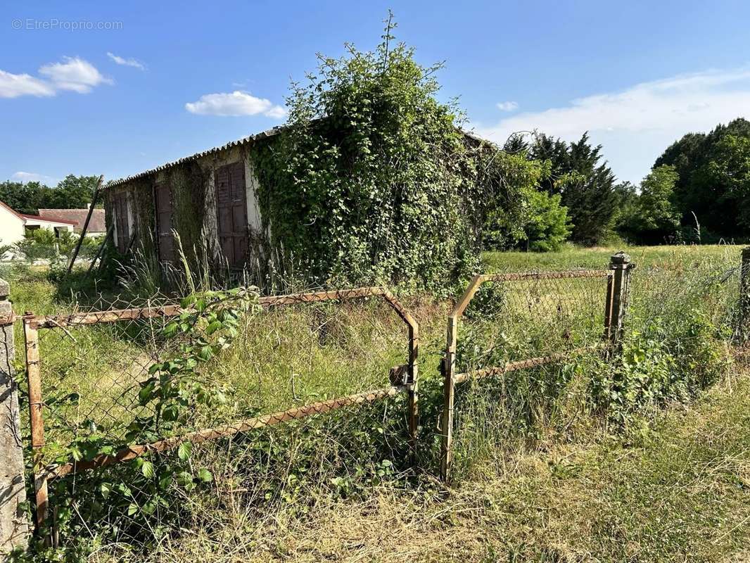 Terrain à LE PONT-CHRETIEN-CHABENET