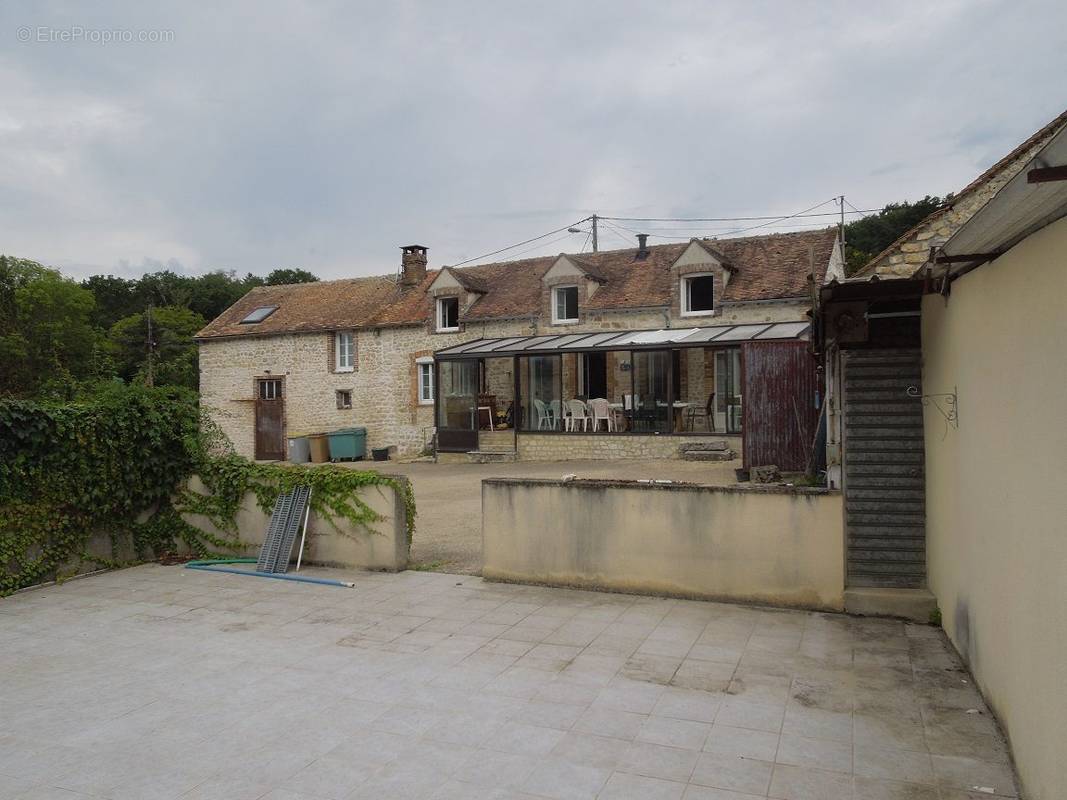 Maison à NANTEAU-SUR-LUNAIN