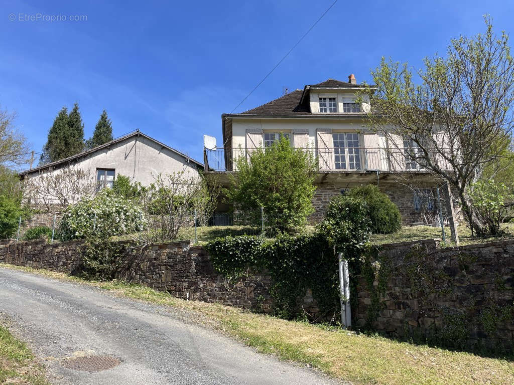 Maison à SEGUR-LE-CHATEAU