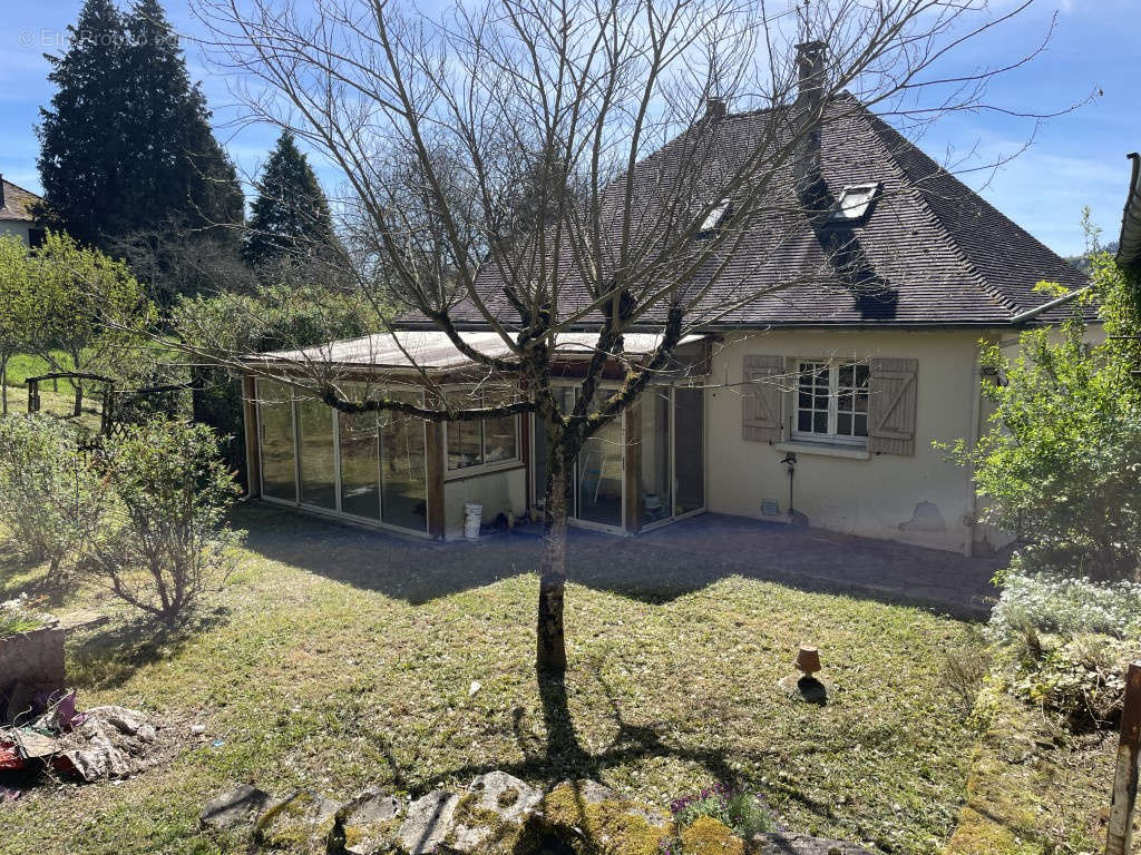 Maison à SEGUR-LE-CHATEAU