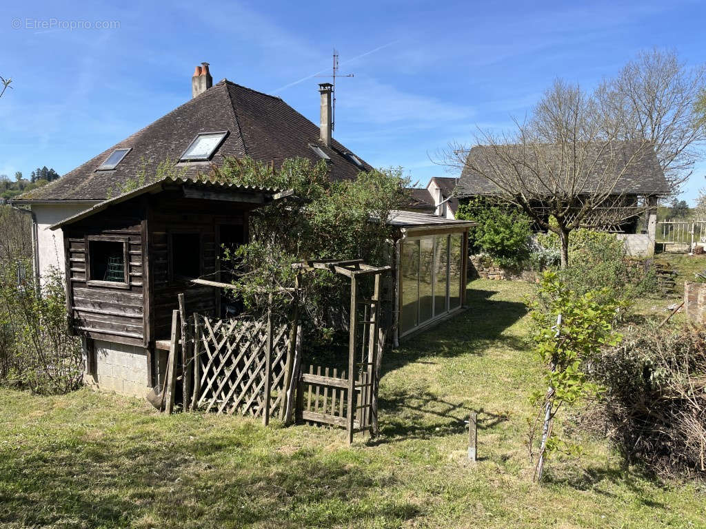 Maison à SEGUR-LE-CHATEAU