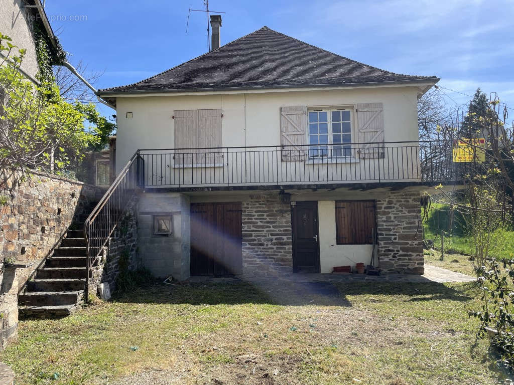 Maison à SEGUR-LE-CHATEAU