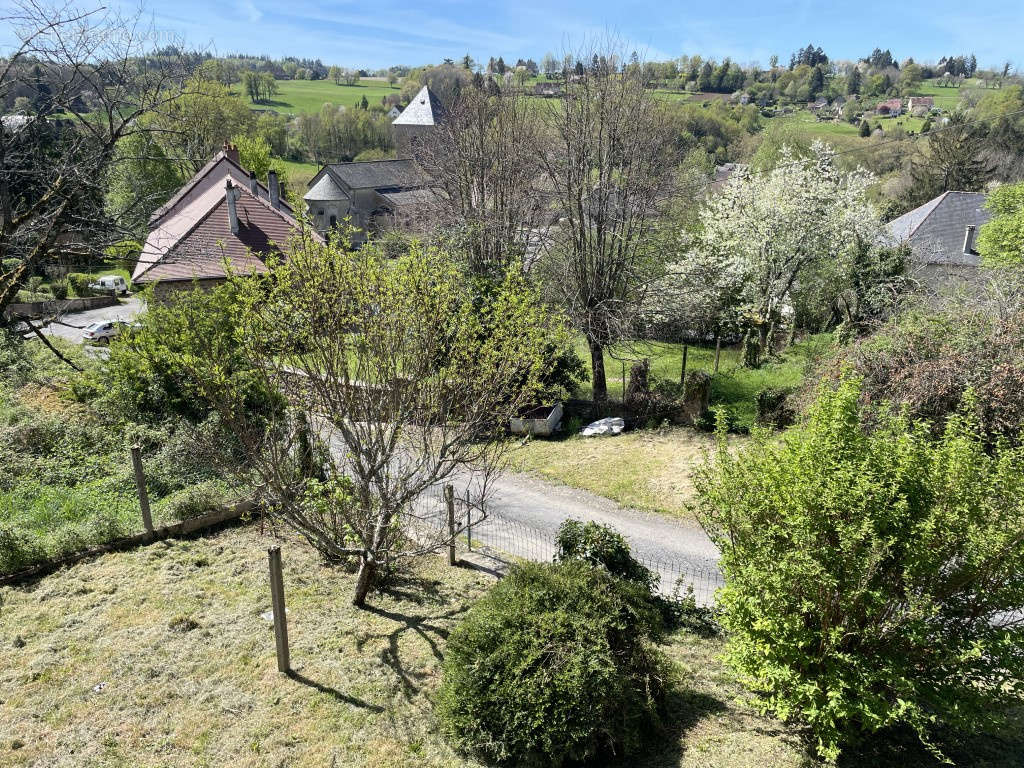 Maison à SEGUR-LE-CHATEAU