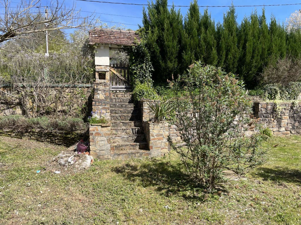 Maison à SEGUR-LE-CHATEAU