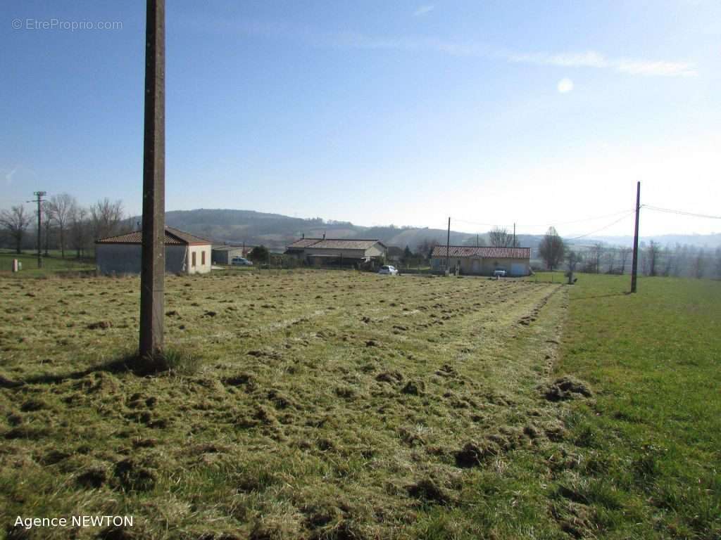 Terrain à MIRAMONT-DE-QUERCY