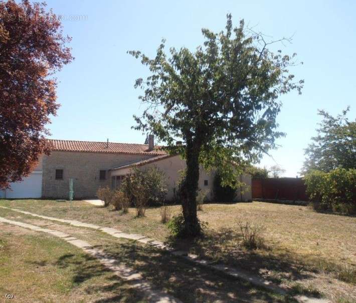 Maison à CHEF-BOUTONNE