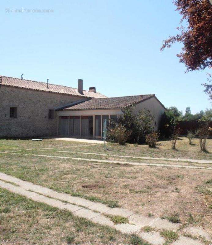 Maison à CHEF-BOUTONNE