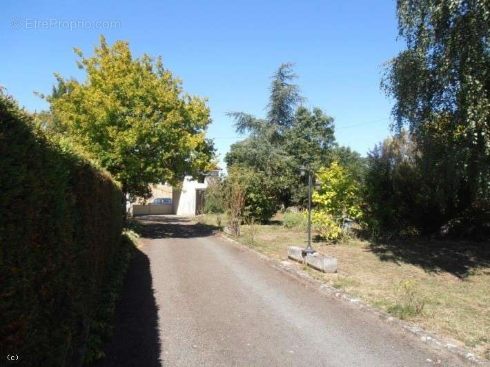 Maison à CHEF-BOUTONNE