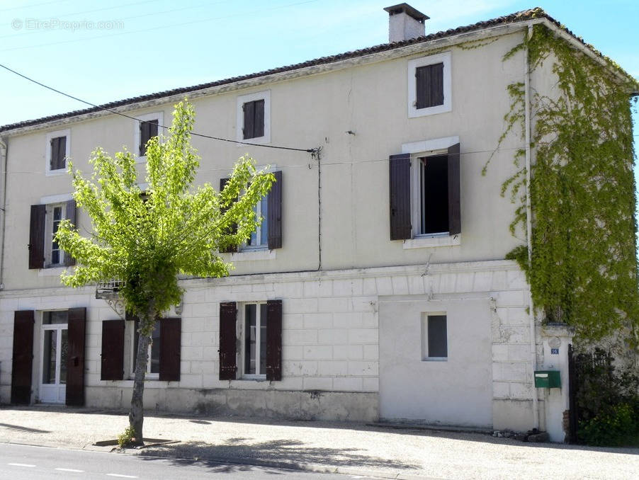 Maison à HOUEILLES