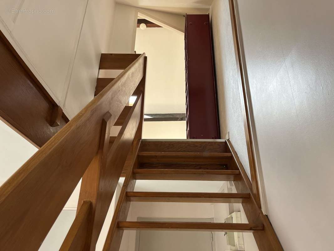 Montée d&#039;escalier chambre 2 - Appartement à LILLE