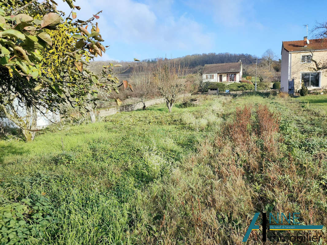 Terrain à DEZIZE-LES-MARANGES