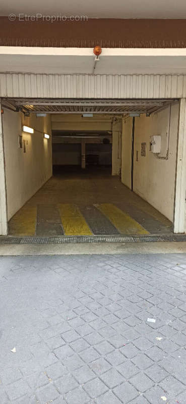 Parking à PARIS-15E