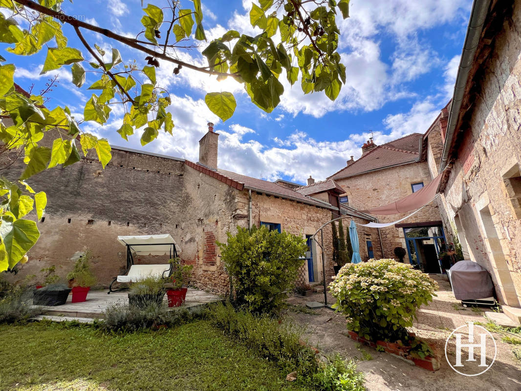 Maison à SAINT-AMAND-MONTROND