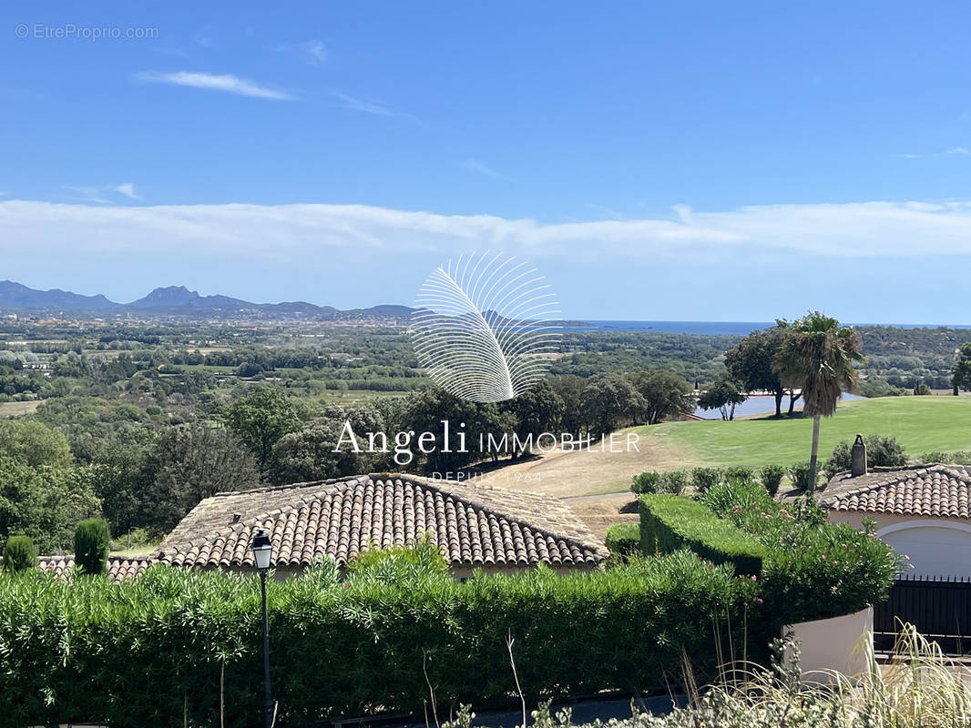 Maison à ROQUEBRUNE-SUR-ARGENS