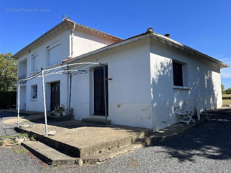 Maison à LANQUAIS