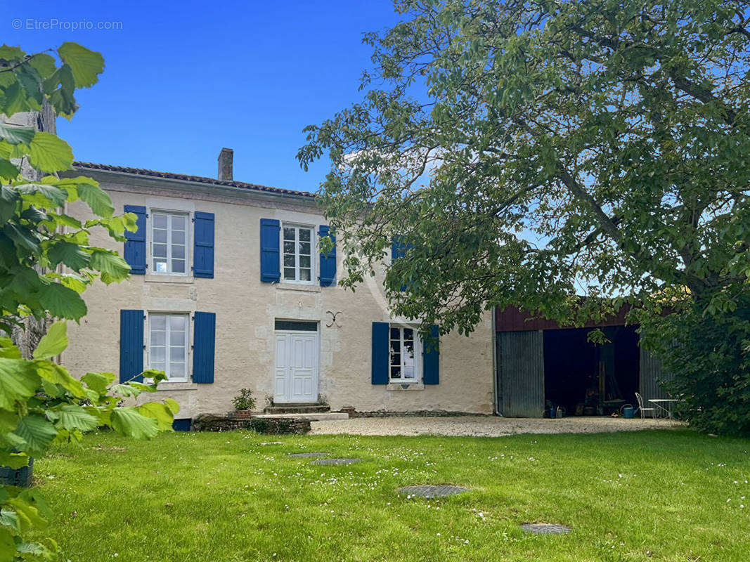 Maison à VOUILLE-LES-MARAIS