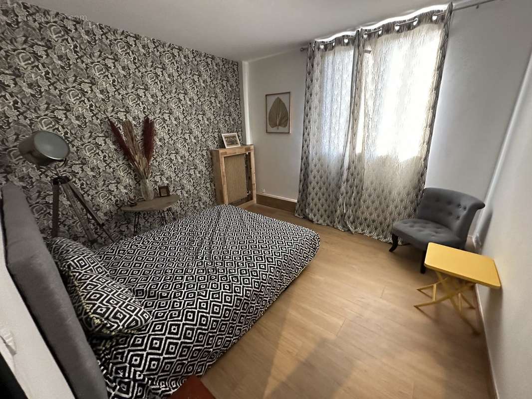 Chambre 2  10,80m² - Appartement à JOUE-LES-TOURS