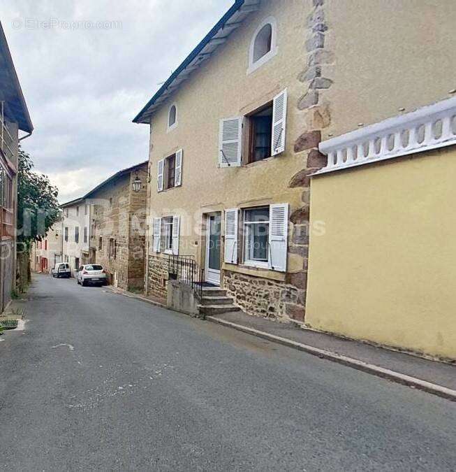 Maison à CRECHES-SUR-SAONE