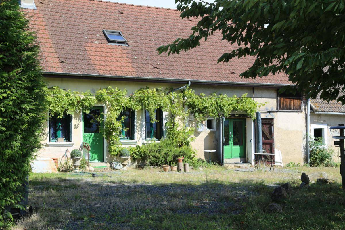 Maison à CHARBONNAT