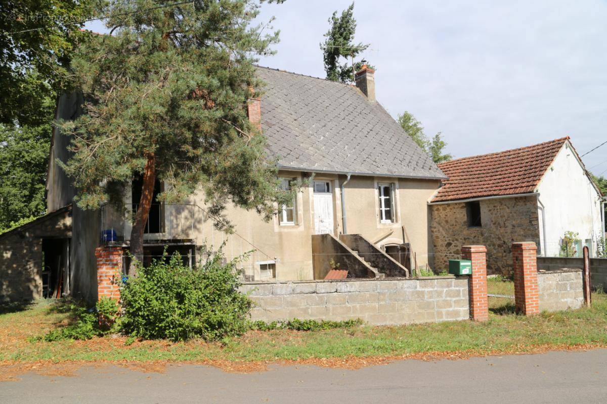 Maison à CHARBONNAT