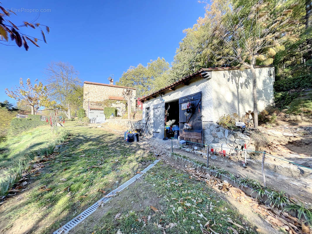 Maison à SAINT-LAURENT-DE-CERDANS