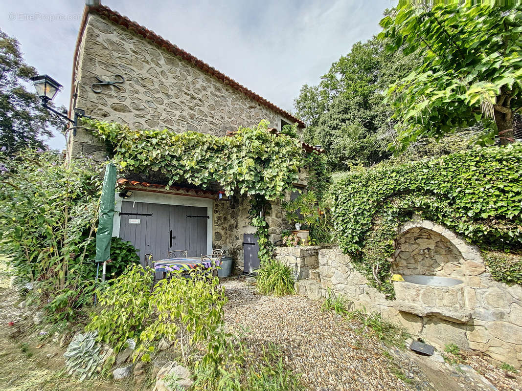 Maison à SAINT-LAURENT-DE-CERDANS