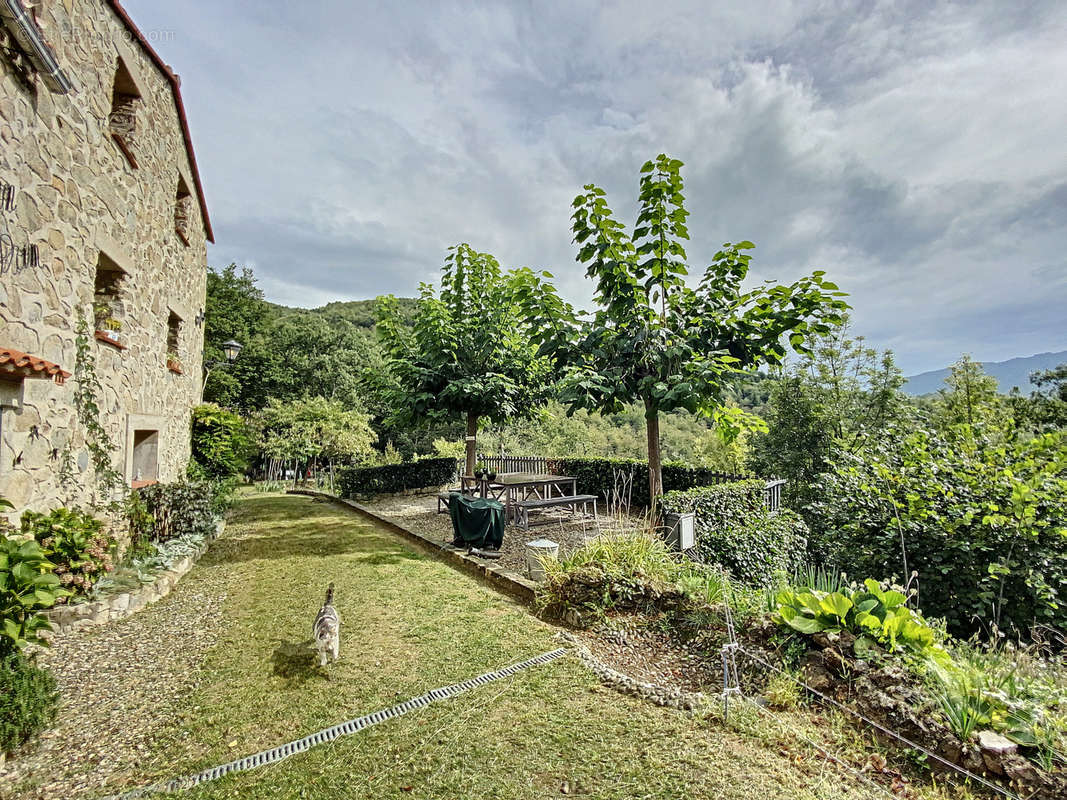 Maison à SAINT-LAURENT-DE-CERDANS