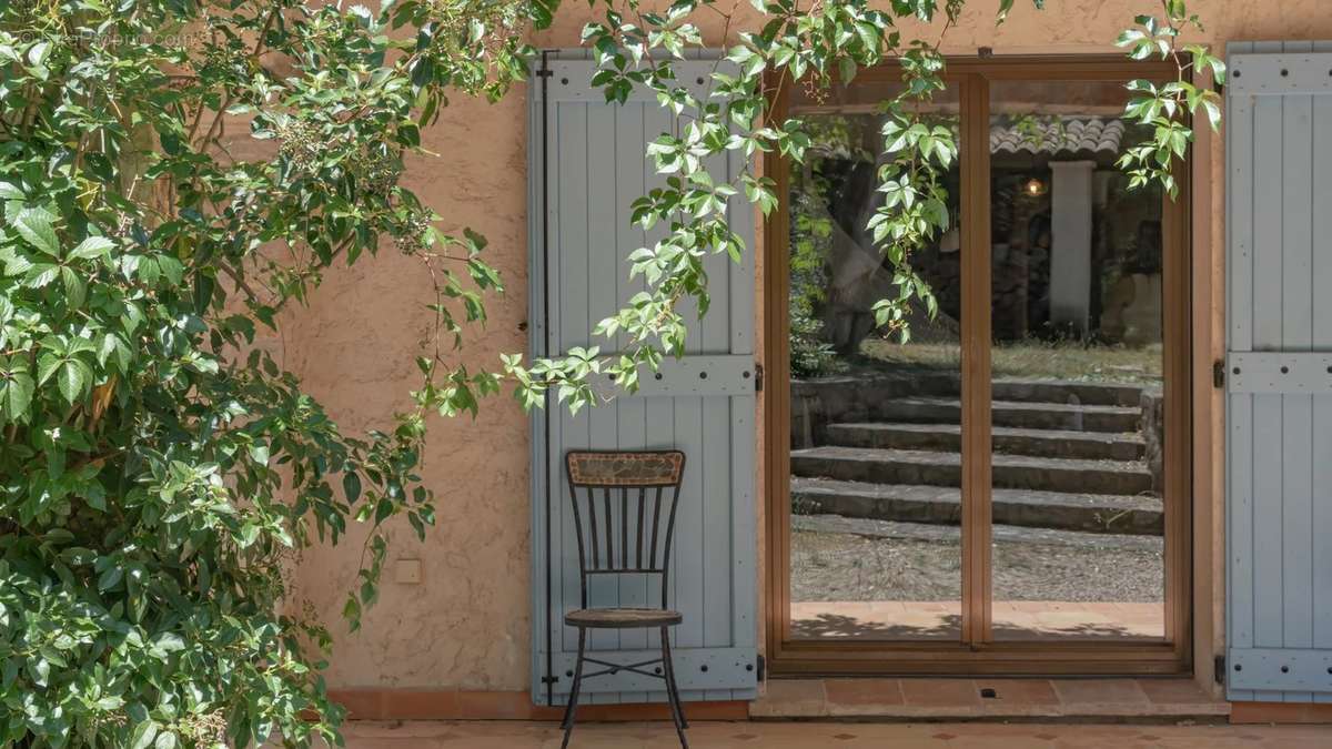 Maison à ROQUEFORT-LES-PINS