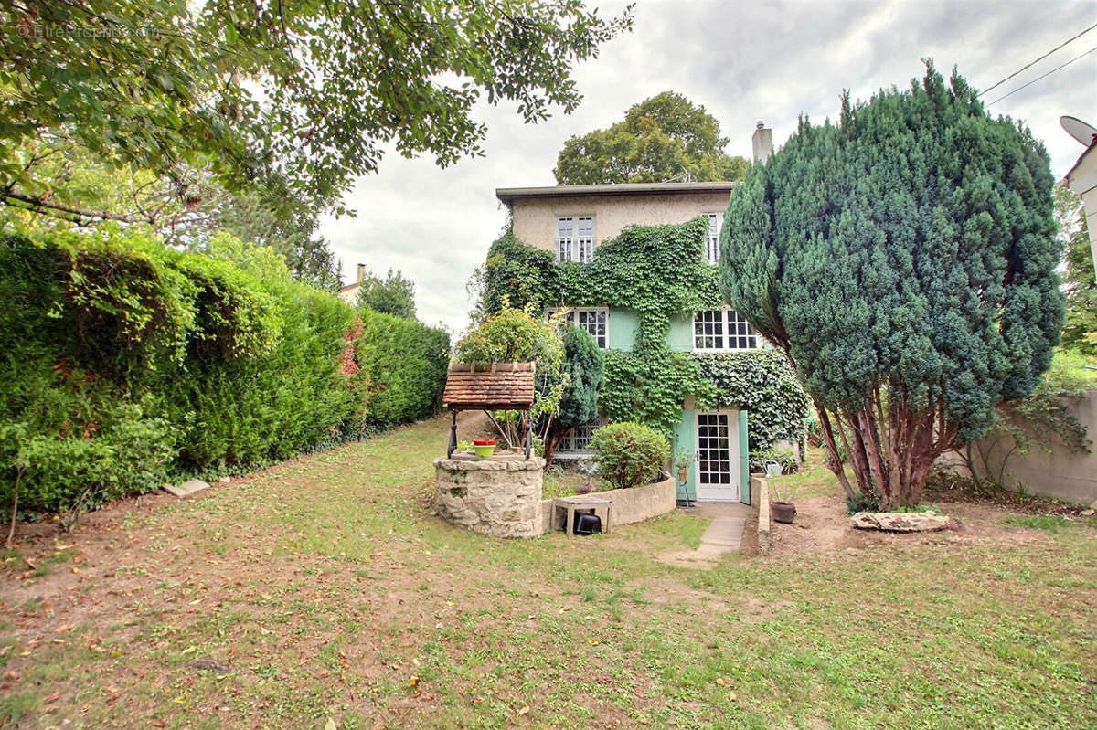 Maison à VERNEUIL-SUR-SEINE