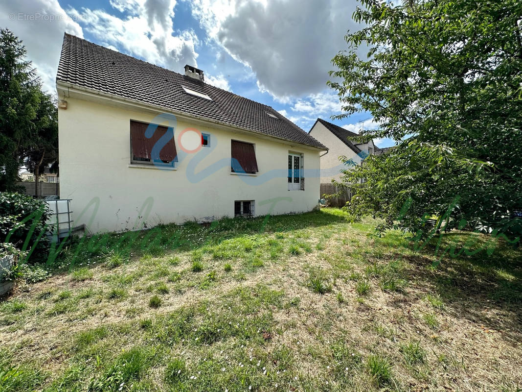 Maison à ROSNY-SUR-SEINE