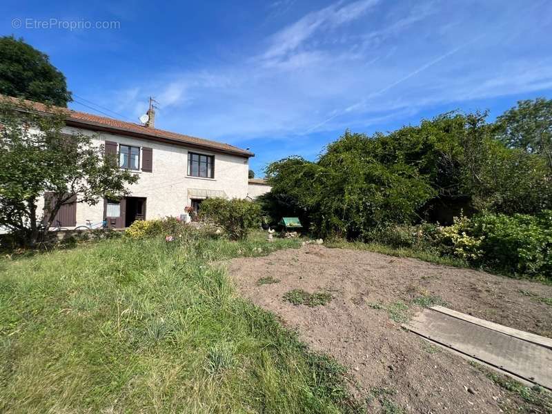 Appartement à CHARLIEU