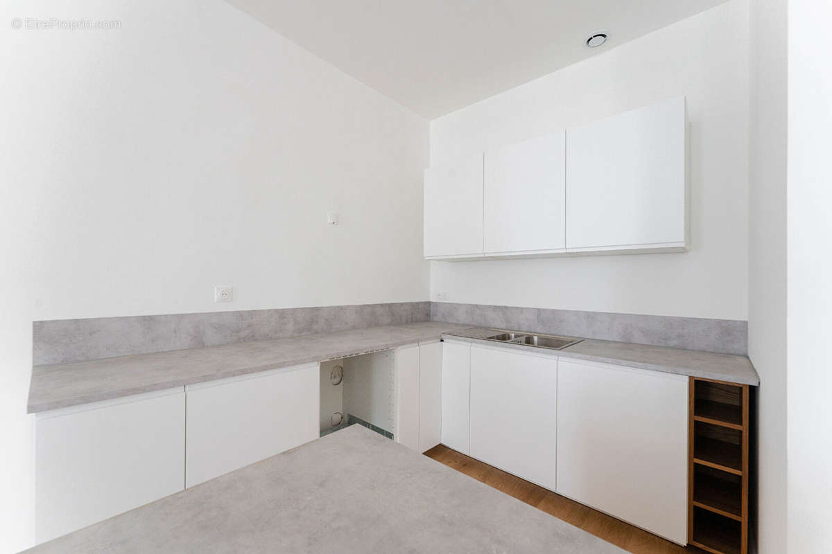 Appartement à MARSEILLE-1E