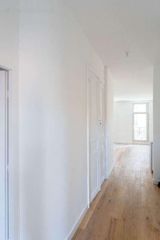 Appartement à MARSEILLE-1E