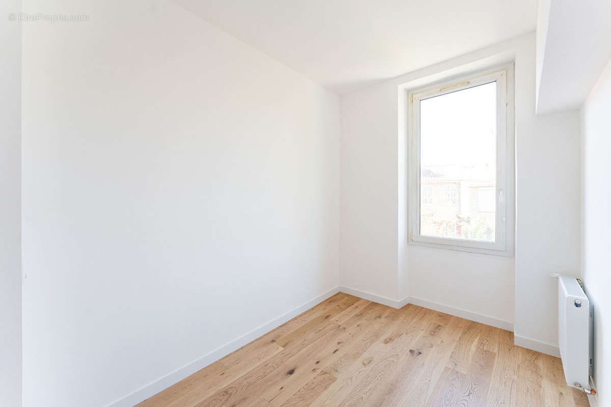 Appartement à MARSEILLE-1E