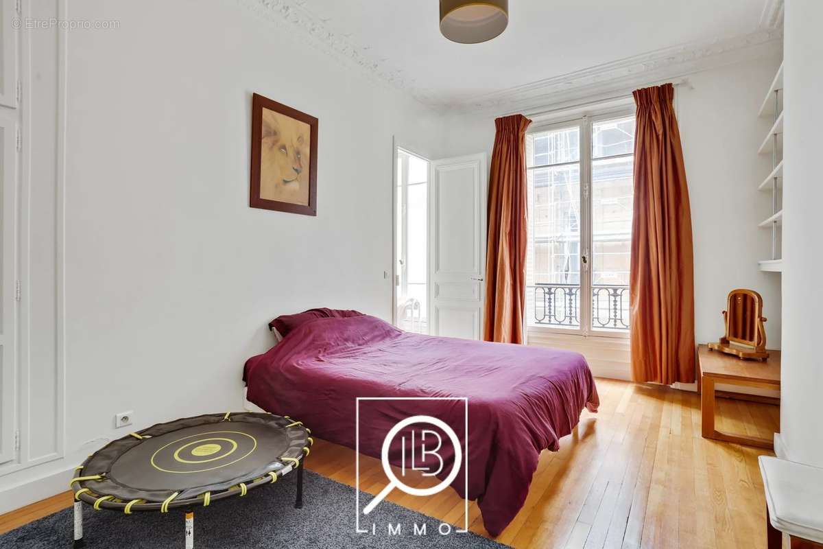 Appartement à PARIS-17E