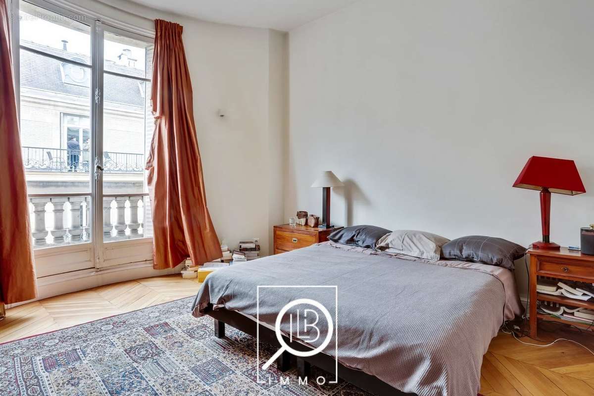 Appartement à PARIS-17E