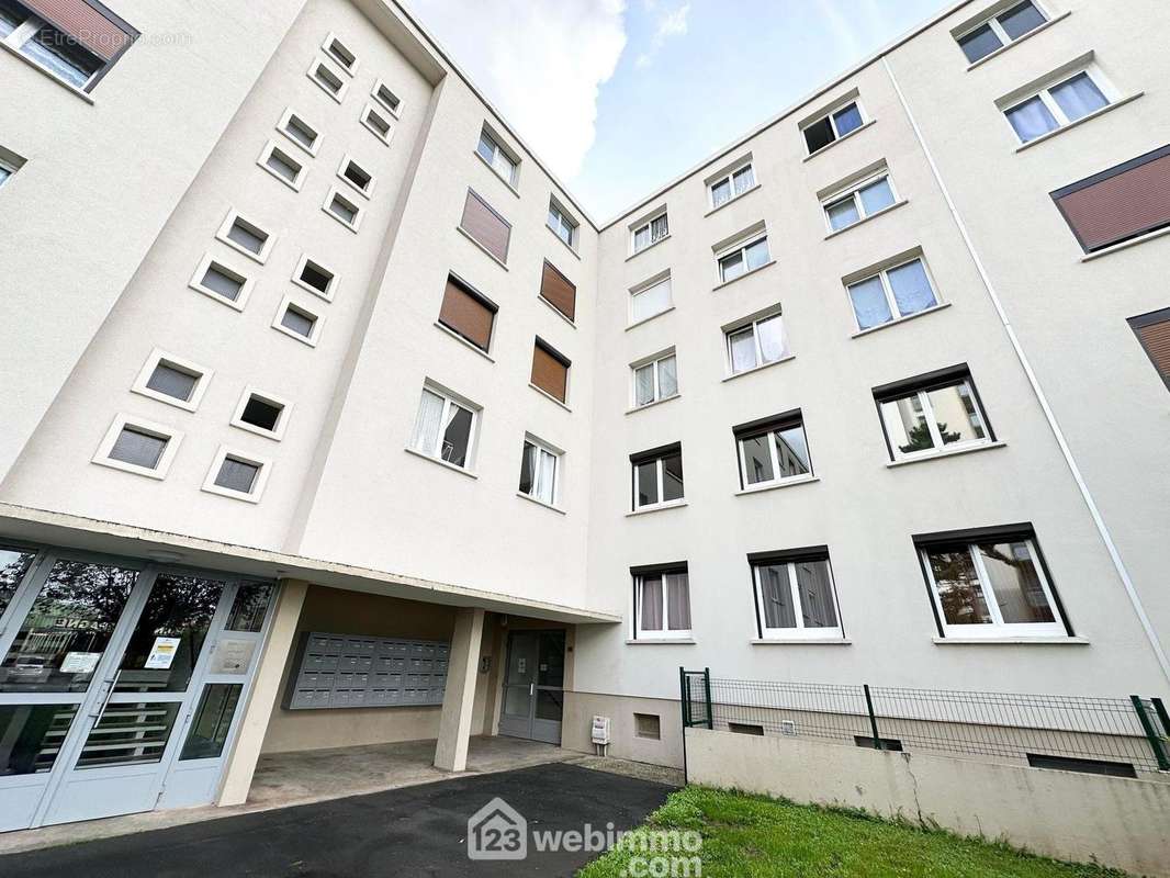 Appartement T5 d&#039;une surface habitable de 85 m² - Appartement à LAON