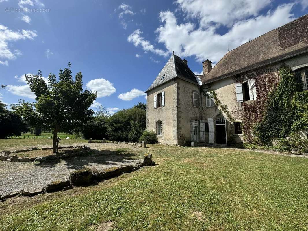 Autre à MONTAIGUT-LE-BLANC