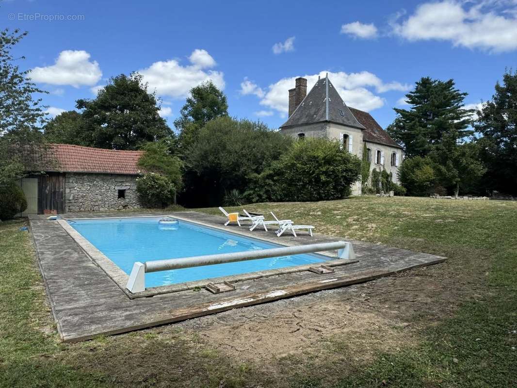 Autre à MONTAIGUT-LE-BLANC