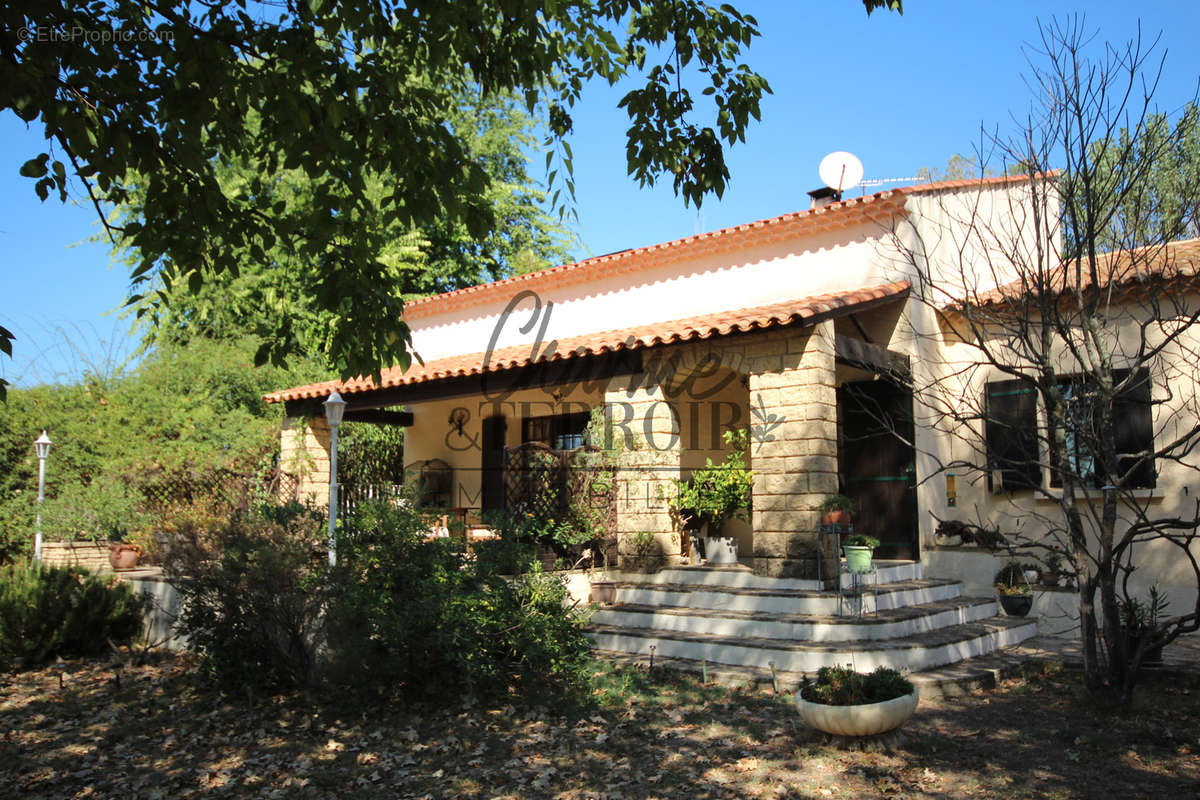 Maison à SAINT-QUENTIN-LA-POTERIE