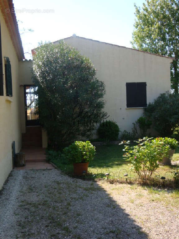 Maison à SAINT-QUENTIN-LA-POTERIE