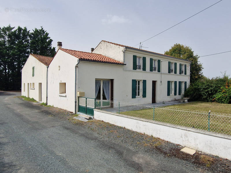 Maison à SAINT-COUTANT-LE-GRAND