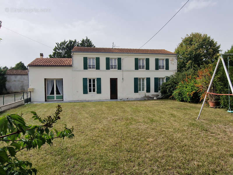 Maison à SAINT-COUTANT-LE-GRAND