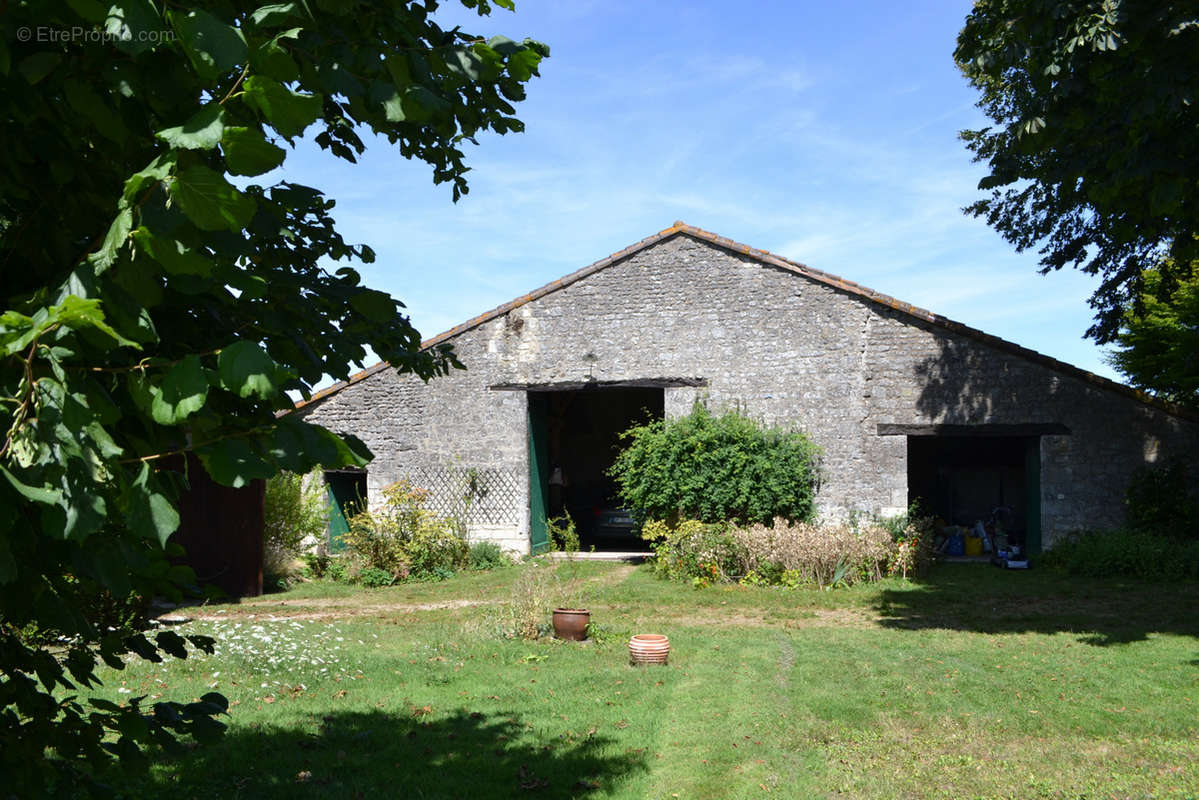 Autre à SAINT-GERVAIS-LES-TROIS-CLOCHERS