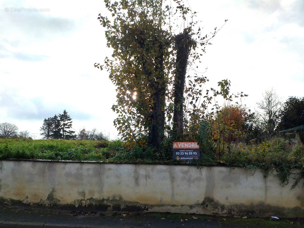 Terrain à CREPY-EN-VALOIS