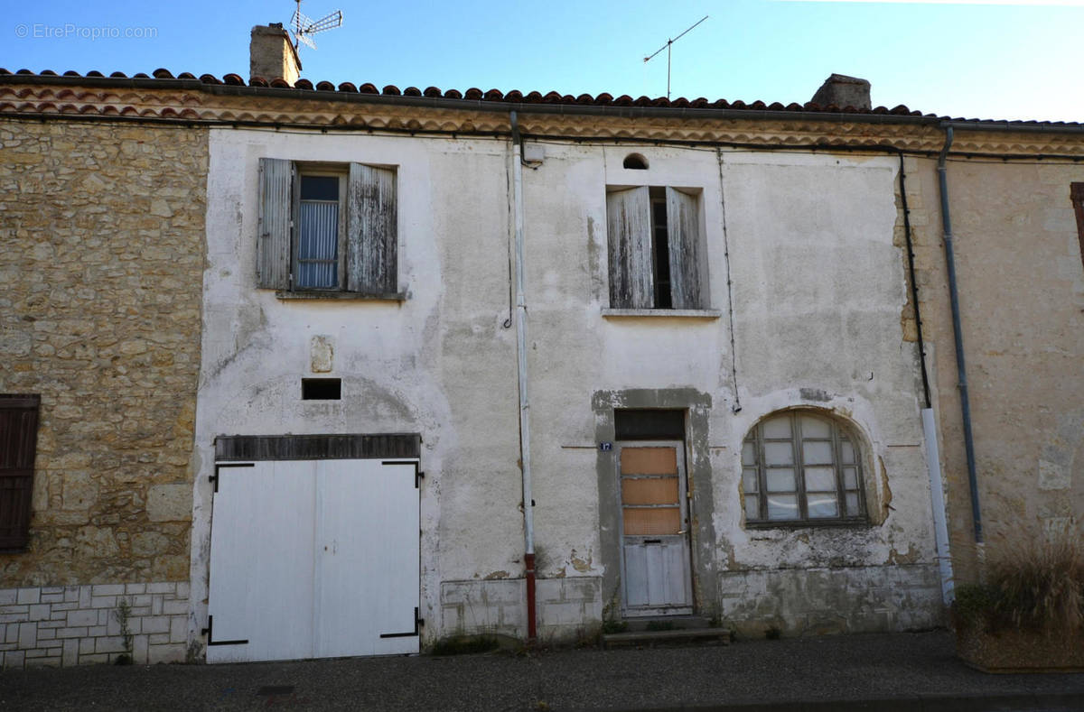 Facade principale - Maison à VIC-FEZENSAC