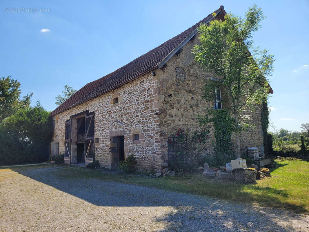 Maison à SAINT-MARCEL-EN-MURAT