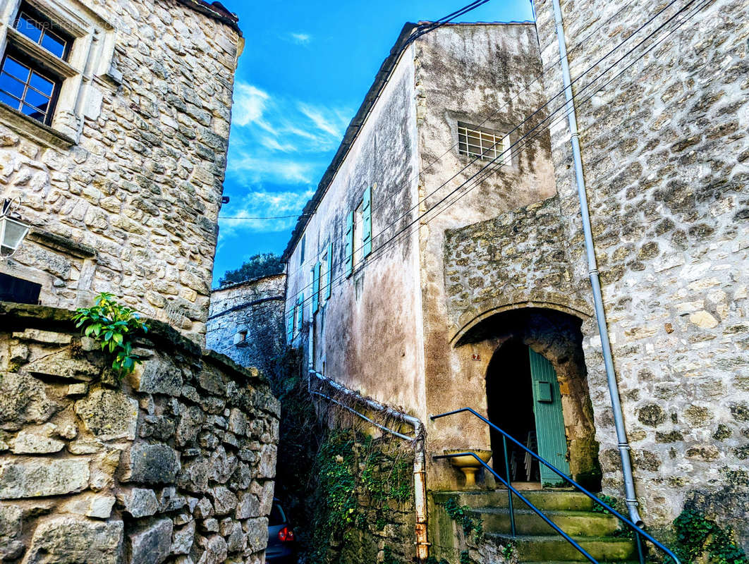 Maison à LA TOUR-SUR-ORB